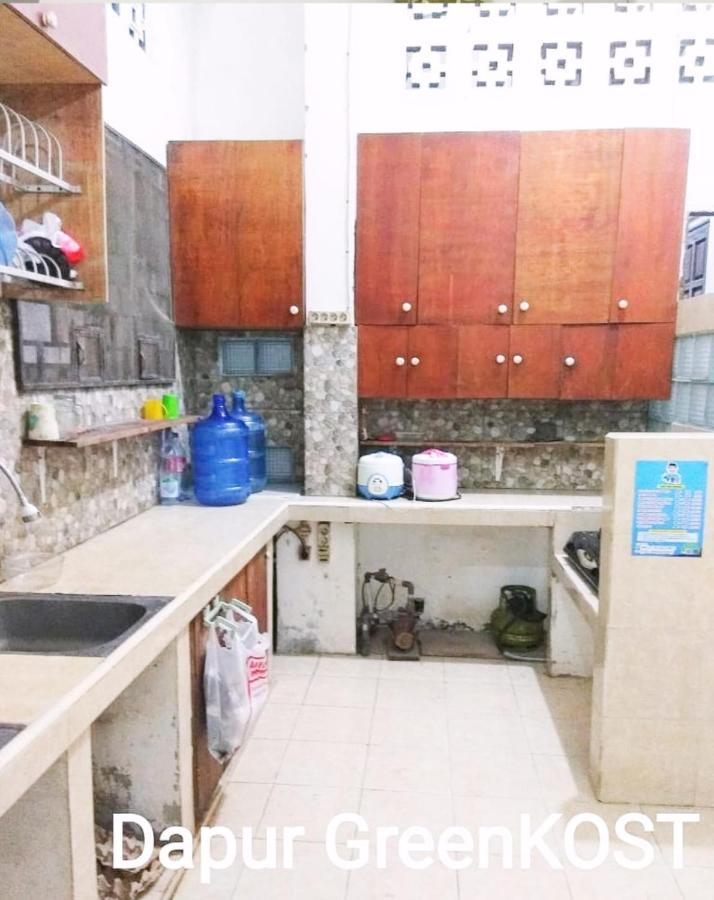 Greenkost Hostel Sintang Exterior photo