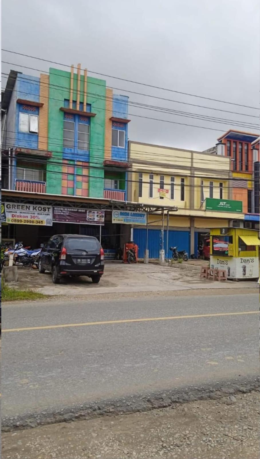Greenkost Hostel Sintang Exterior photo