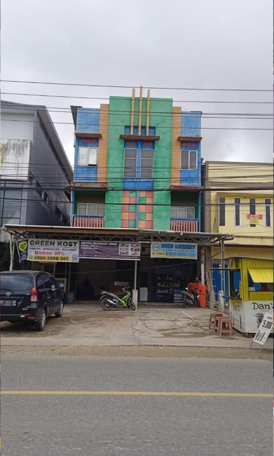Greenkost Hostel Sintang Exterior photo