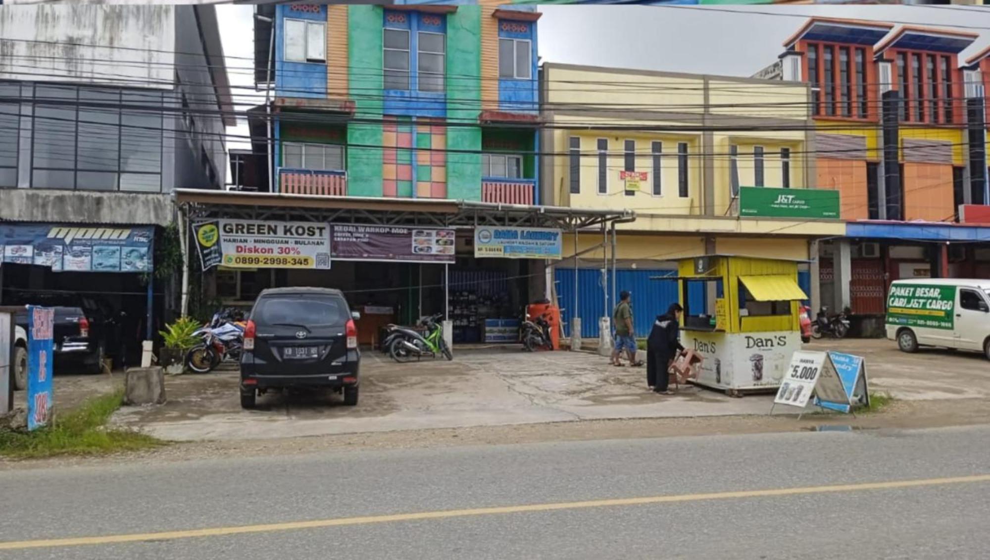 Greenkost Hostel Sintang Exterior photo